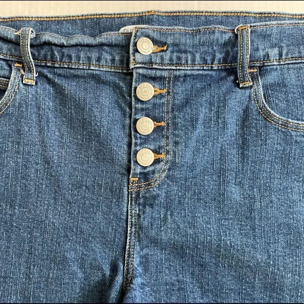 Old Navy Boyfriend jean shorts with button fly and raw edge hem, size 14. - Picture 3 of 4